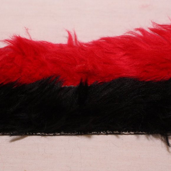 Set of red and black faux fur bracelets - Picture 5 of 5